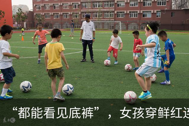 “都能看见底裤”，女孩穿鲜红连衣裙考教资，网友：真是个神人